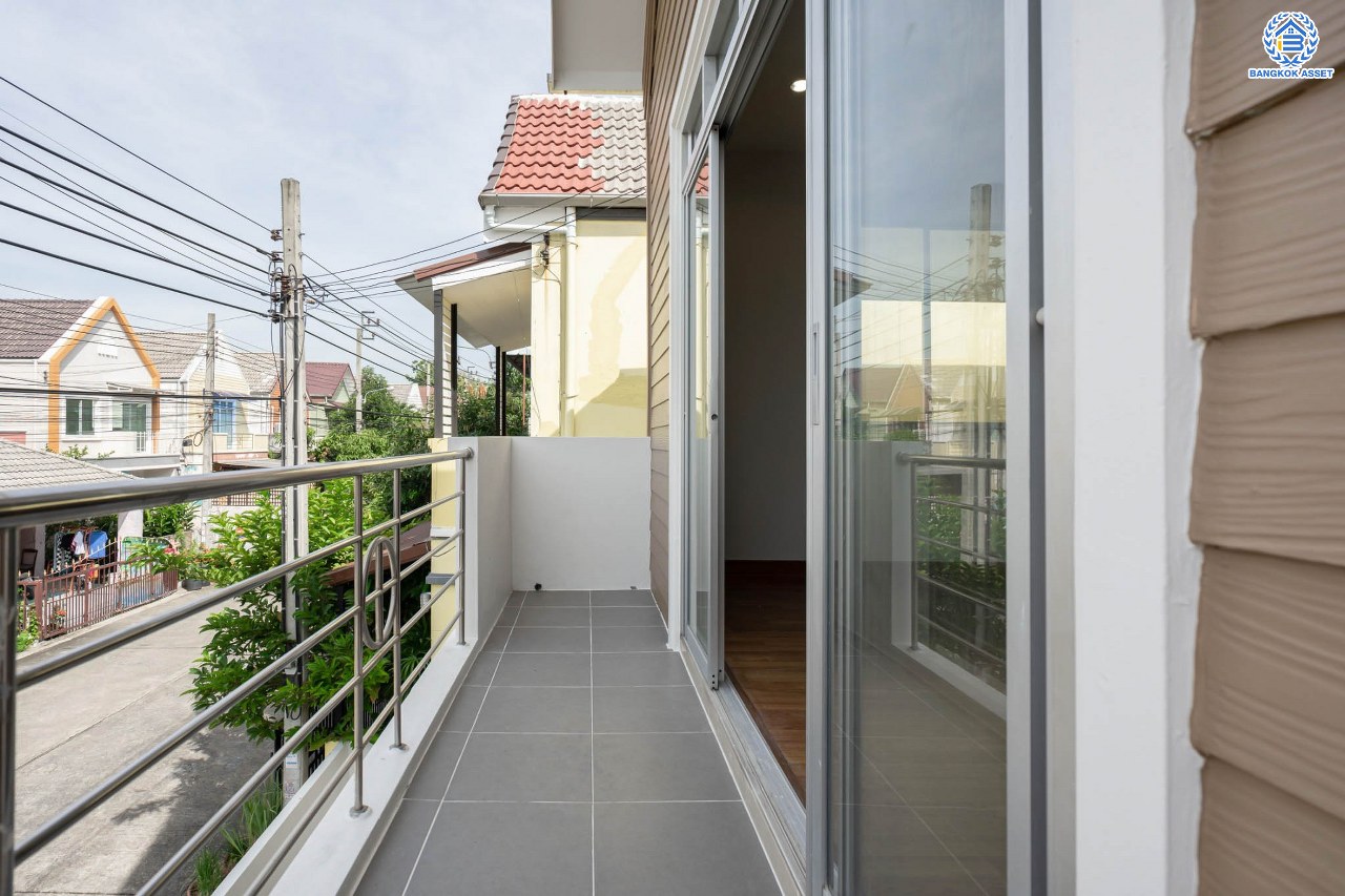 บ้านมือสองตกแต่งใหม่ โครงการ มณฑล4 บางใหญ่ เนื้อที่ 28.4 ตร.ว. ฟังก์ชัน 3 ห้องนอน 2 ห้องน้ำ จอดรถได้ 2 คัน รองรับทุกกิจกรรม บนทำเลเชื่อมต่อหลายเส้นทาง อาทิ ถนนแก้วอินทร์, ถนนกาญจนาภิเษก, ถนนรัตนาธิเบศร์ ใกล้รถไฟฟ้าสายสีม่วง "สถานีตลาดบางใหญ่" และจุดขึ้นทางด่วน "กาญจนาภิเษก"